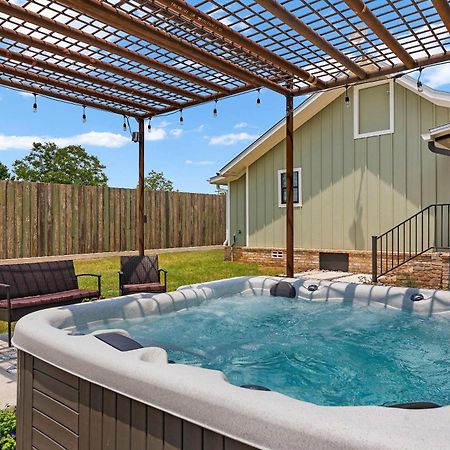 Blumenhaus Sleeps 6 Full Kitchen Plus Hot Tub 弗雷德里克斯堡 外观 照片