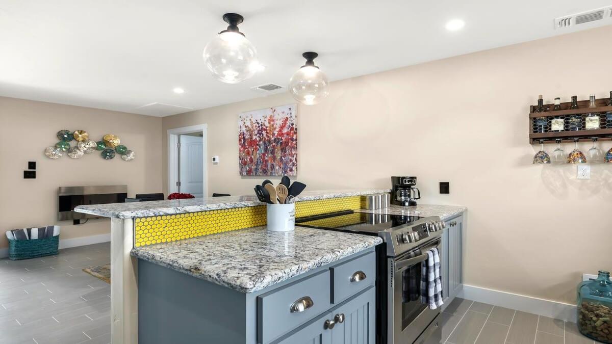 Blumenhaus Sleeps 6 Full Kitchen Plus Hot Tub 弗雷德里克斯堡 外观 照片