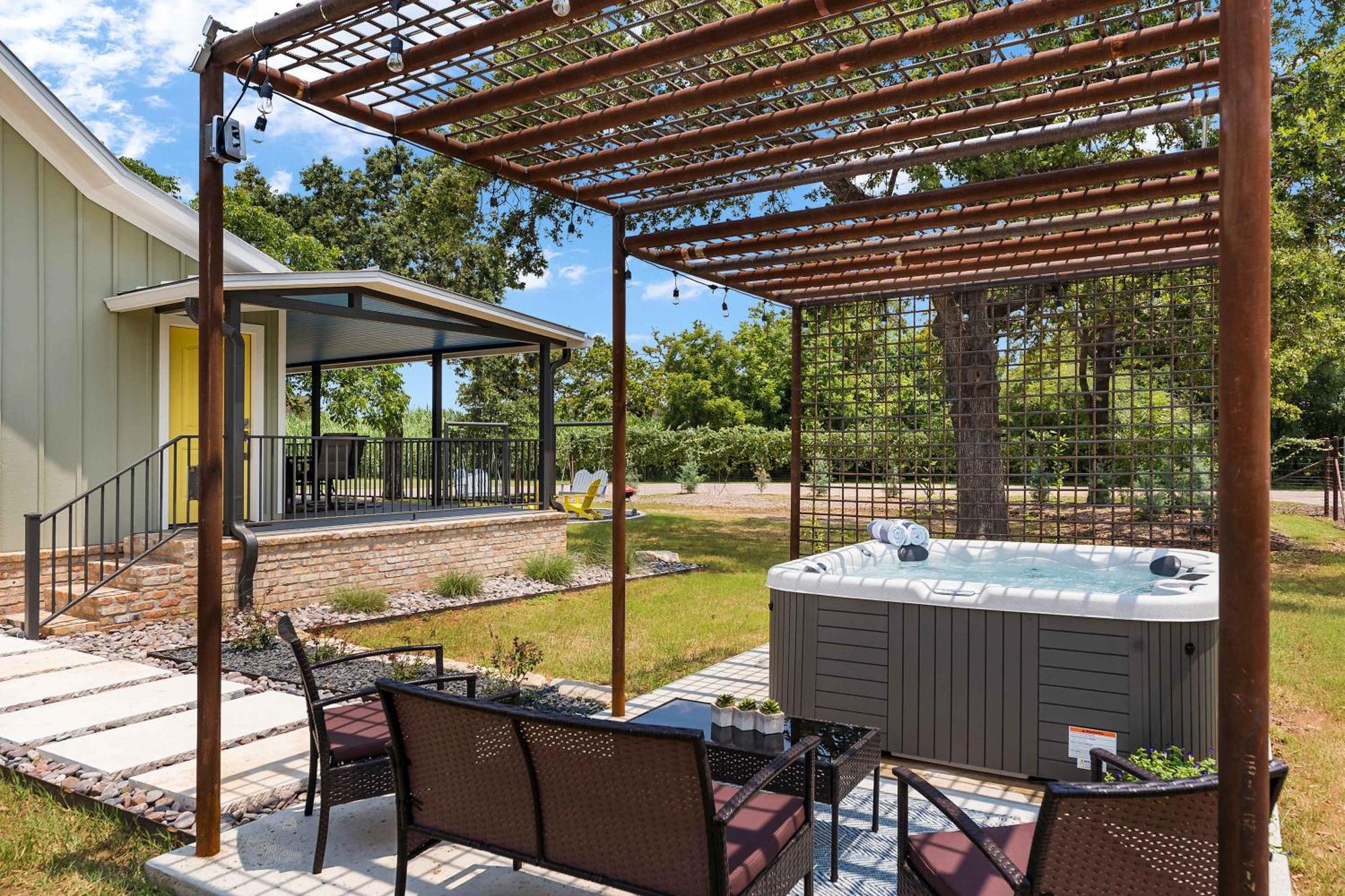 Blumenhaus Sleeps 6 Full Kitchen Plus Hot Tub 弗雷德里克斯堡 外观 照片
